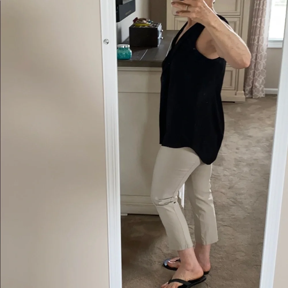 Apt 9 black v-neck sleeveless blouse - Picture 8 of 8